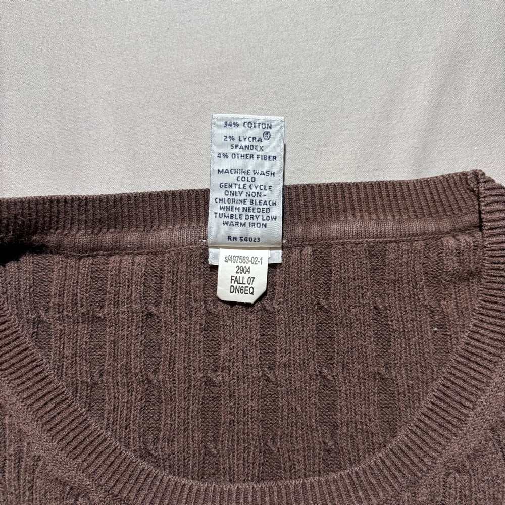 Vintage GAP Women’s Brown Cable Knit Crewneck Sweater - Picture 3 of 9